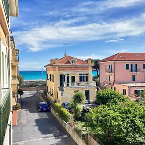  Appartamento Casa Mara, Borgio Verezzi, 50 M Dal Mare In Pieno Centro Italia